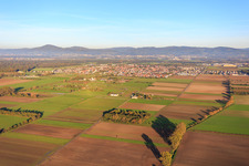Stadtansicht von Westen im Ortsteil Kleinhausen in Einhausen im Bundesland Hessen, Deutschland