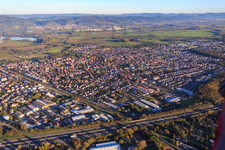 Luftaufnahme von Stadtansicht von Nordwesten in Lorsch im Bundesland Hessen, Deutschland
