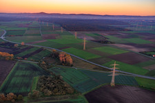 Verlauf der Hochspannungsleitung vom KKW Bilblis zum Odenwald in Groß-Rohrheim im Bundesland Hessen, Deutschland