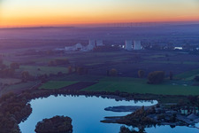 AKW hinter Baggersee in Groß-Rohrheim im Bundesland Hessen, Deutschland