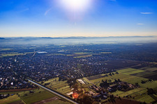 Ortsansicht aus Westen Bei Sonnenaufgang im Ortsteil Grosshausen in Einhausen im Bundesland Hessen, Deutschland