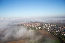 Unter Wolken im Ortsteil Hofheim in Lampertheim im Bundesland Hessen, Deutschland