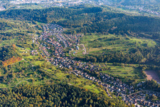 Dorf - Ansicht am Rande von landwirtschaftlichen Feldern und Nutzflächen in Selbach in Gaggenau im Bundesland Baden-Württemberg, Deutschland