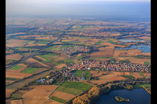 Dorfansicht am Altrhein von Süden in Neupotz im Bundesland Rheinland-Pfalz, Deutschland