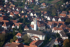 Schrägluftbild von Dorfansicht in Hatten im Bundesland Bas-Rhin, Frankreich