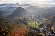 Luftbild von Erlenbach, Burg Berwartstein in Erlenbach bei Dahn im Bundesland Rheinland-Pfalz, Deutschland