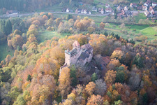 Erlenbach, Burg Berwartstein in Erlenbach bei Dahn im Bundesland Rheinland-Pfalz, Deutschland von oben gesehen