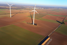 Drohnenbild von Minfelder Windpark im Bundesland Rheinland-Pfalz, Deutschland