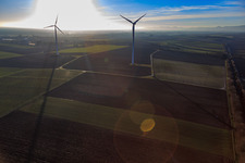 Schrägluftbild von Minfelder Windpark im Bundesland Rheinland-Pfalz, Deutschland