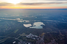 Baggerseen an Rhein im Ortsteil Liedolsheim in Dettenheim im Bundesland Baden-Württemberg, Deutschland