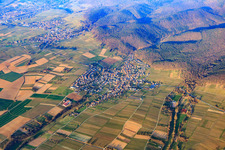 Luftbild von Dorfübersicht am Rand des Pfälzerwald im Winter aus Nordosten in Oberotterbach im Bundesland Rheinland-Pfalz, Deutschland