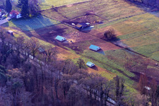 Mobeler Hühnerstall der Biohühnerfarm von  Hofladen Stoltz an der Hardtmühle in Kandel im Bundesland Rheinland-Pfalz, Deutschland
