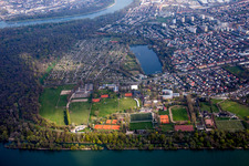 Ensemble der Sportplatzanlagen des TSV Mannheim-Neckarau und Badesee Stollenwörthweier im Ortsteil Neckarau in Mannheim im Bundesland Baden-Württemberg, Deutschland
