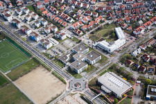 Luftaufnahme von Gewerbegebiet und Firmenansiedlung Track&Trace Academy und Europa Hotel im Ortsteil Auerbach in Bensheim im Bundesland Hessen, Deutschland
