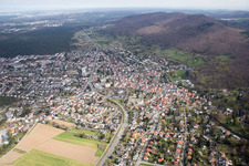 Luftaufnahme von Ortsteil Jugenheim an der Bergstrasse in Seeheim-Jugenheim im Bundesland Hessen, Deutschland