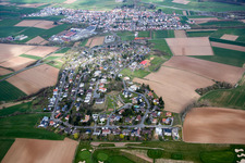 Schrägluftbild von Ortsteil Gundernhausen in Roßdorf im Bundesland Hessen, Deutschland
