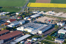 Gebäude und Produktionshallen auf dem Werksgelände der Kiesel Mitte GmbH in Stockstadt am Rhein im Bundesland Hessen, Deutschland