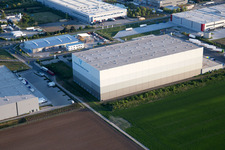 Luftaufnahme von Industrie- und Gewerbegebiet NO mit Grieshaber Logistic Group AG in Biebesheim am Rhein im Bundesland Hessen, Deutschland
