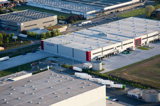 Schrägluftbild von Industrie- und Gewerbegebiet NO mit Grieshaber Logistic Group AG in Biebesheim am Rhein im Bundesland Hessen, Deutschland