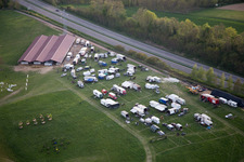 Neewiller-près-Lauterbourg im Bundesland Bas-Rhin, Frankreich aus der Vogelperspektive