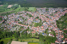 Luftbild von Dorfansicht in Berg im Bundesland Rheinland-Pfalz, Deutschland