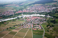Astheim von Westen in Volkach im Bundesland Bayern, Deutschland von oben