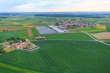 Luftbild von Wadenbrunn und Hundeschule Möller in Kolitzheim im Bundesland Bayern, Deutschland
