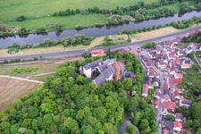 Luftaufnahme von Schloss Mainberg in Schonungen im Bundesland Bayern, Deutschland