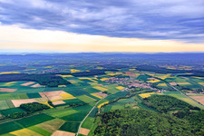 Dorfansicht von Westen im Ortsteil Humprechtshausen in Riedbach im Bundesland Bayern, Deutschland