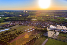Orsansicht aus Osten - im Hintergrund das  Preussenelektra GmbH — Kernkraftwerk Grafenrheinfeld in Röthlein im Bundesland Bayern, Deutschland