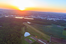 Luftbild von Flugplatz Schweinfurt-Süd EDFS bei Sunset in Gochsheim im Bundesland Bayern, Deutschland