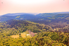 Luftbild von Externsteine Kultstätte aus dem Mittelalter mit Naturschutzgebiet im Ortsteil Holzhausen-Externsteine in Horn-Bad Meinberg im Bundesland Nordrhein-Westfalen, Deutschland
