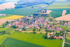 Dorfansicht aus Norden im Ortsteil Sommersell in Nieheim im Bundesland Nordrhein-Westfalen, Deutschland