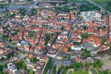 Luftaufnahme von Historischer Altstadt von Osten in Hameln im Bundesland Niedersachsen, Deutschland