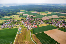 Schrägluftbild von Ortsteil Lüntorf in Emmerthal im Bundesland Niedersachsen, Deutschland