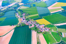 Dorfansicht aus Westen im Ortsteil Ahlbershausen in Uslar im Bundesland Niedersachsen, Deutschland