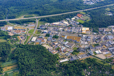 Gewerbegebiet Karlsruher Straße an der Autobahnausfahrt A8 Pforzheim-West mit KLEINER GmbH Stanztechnik, POCO Pforzheim und Fahrrad XXL Pforzheim im Ortsteil Nordstadt im Bundesland Baden-Württemberg, Deutschland