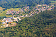 Luftbild von Ortsansicht im Kraichgau aus Süden in Maulbronn im Bundesland Baden-Württemberg, Deutschland
