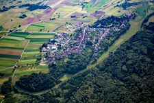 Dorfansicht an der Schmie aus Südwesten in Maulbronn im Bundesland Baden-Württemberg, Deutschland
