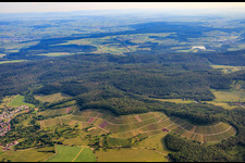 Luftbild von Weinbergs- Landschaft "Wilder Fritz" am Diefenbacher Mettenberg und Mandelblütenpfad Diefenbach in Sternenfels im Bundesland Baden-Württemberg, Deutschland