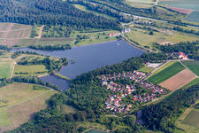 Stausees Emetsklinge mit Hotel & Restaurant Seegasthof Zaberfeld in Zaberfeld im Bundesland Baden-Württemberg, Deutschland