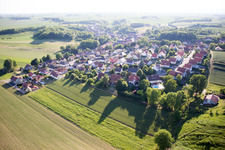 Drohnenbild von Neewiller-près-Lauterbourg im Bundesland Bas-Rhin, Frankreich