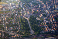 Schloßgarten im Sommer in Bruchsal im Bundesland Baden-Württemberg, Deutschland
