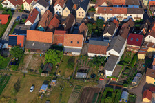 Schrägluftbild von Mühlgasse in Zeiskam im Bundesland Rheinland-Pfalz, Deutschland