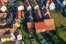 Badstubgasse in Zeiskam im Bundesland Rheinland-Pfalz, Deutschland aus der Luft