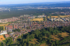 Ortsansicht aus Westen im Ortsteil Neureut in Karlsruhe im Bundesland Baden-Württemberg, Deutschland
