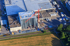 Schrägluftbild von Baustelle bei L'OREAL Produktion Deutschland GmbH & Co. KG im Ortsteil Nordweststadt in Karlsruhe im Bundesland Baden-Württemberg