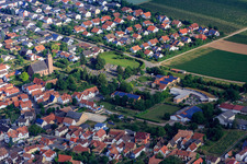 Dalberghalle und Grundschule Essingen im Bundesland Rheinland-Pfalz, Deutschland