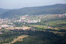 Luftbild von Neustadt an der Weinstraße im Bundesland Rheinland-Pfalz, Deutschland