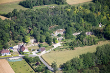 Tuffsteinhöhlenwohnungen am Loir in Thore-la-Rochette in Centre-Val de Loire in Thoré-la-Rochette im Bundesland Loir-et-Cher, Frankreich
